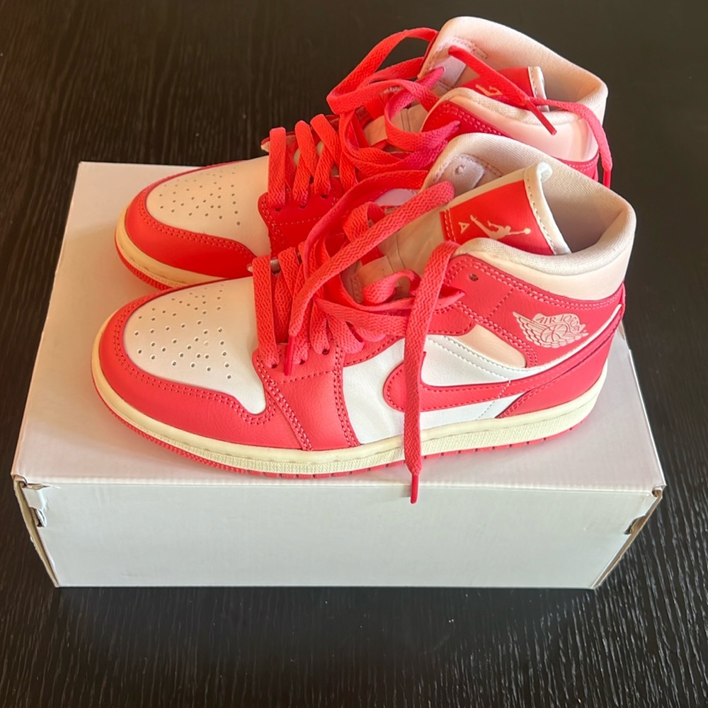 Nike Womens air Jordan 1 mid shoes.